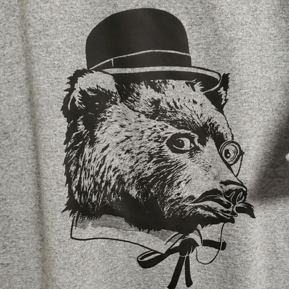 Grey Classy Bear Graphic Tee Shirt NWOT Unisex - Picture 1 of 5